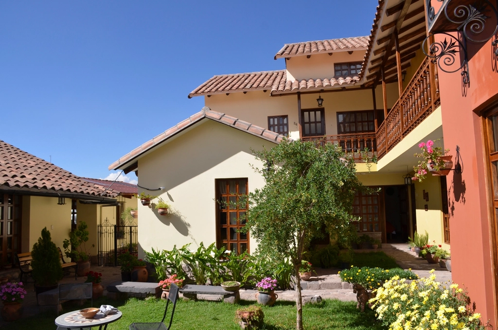 Courtyard garden · Oakwood